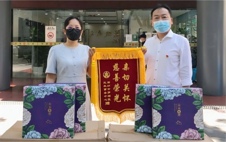 爱心接力十五载 | 中青旅山水酒店为福利院老人献月饼
